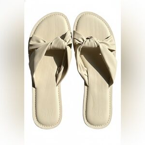 Gap Women's Knotted Faux-Leather Femme Flip Flop Sandals - Cream - Size 8 NWT